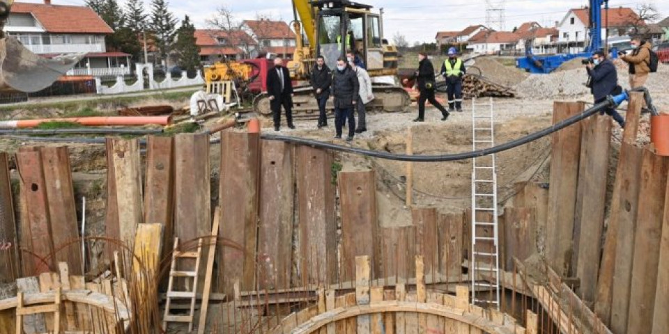 SJAJNA VEST ZA ČISTIJU SRBIJU! Obrenovac dobija dva postrojenja za prečišćavanje otpadnih voda! /FOTO/