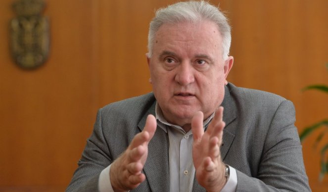 Ministar Dmitrović darivao vranjanske trojke
