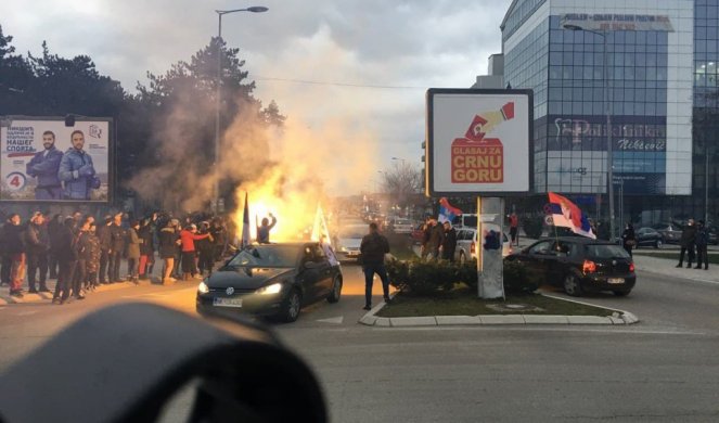 MILO JE PUKAO! NAROD VEĆ SLAVI POBEDU U NIKŠIĆU! Kolone u Podgorici, Beranama, Bijelom Polju, Pljevljima, Budvi, Mojkovcu... /VIDEO/FOTO/