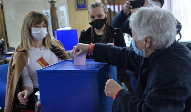 Izlaznost na izborima u Nikšiću do 13 časova oko 60 odsto!