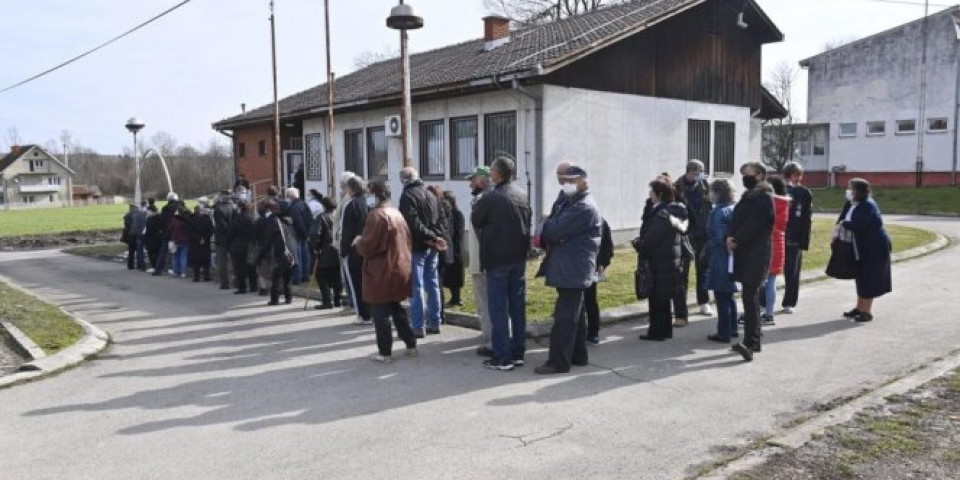 U BEOGRADU VAKCINISANO OKO 27 ODSTO GRAĐANA! Revakcinisano oko 15,6%!