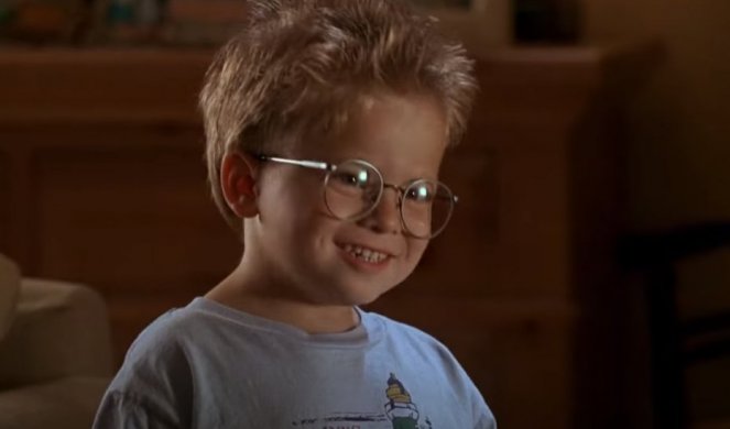 BIO JE NAJVEĆA ZVEZDA, A ONDA SU MU AGENTI REKLI DA JE PORUŽNEO I DA NIJE ZA FILM! Sada ima 30 godina, a sigurno ga NE BISTE PREPOZNALI /FOTO/