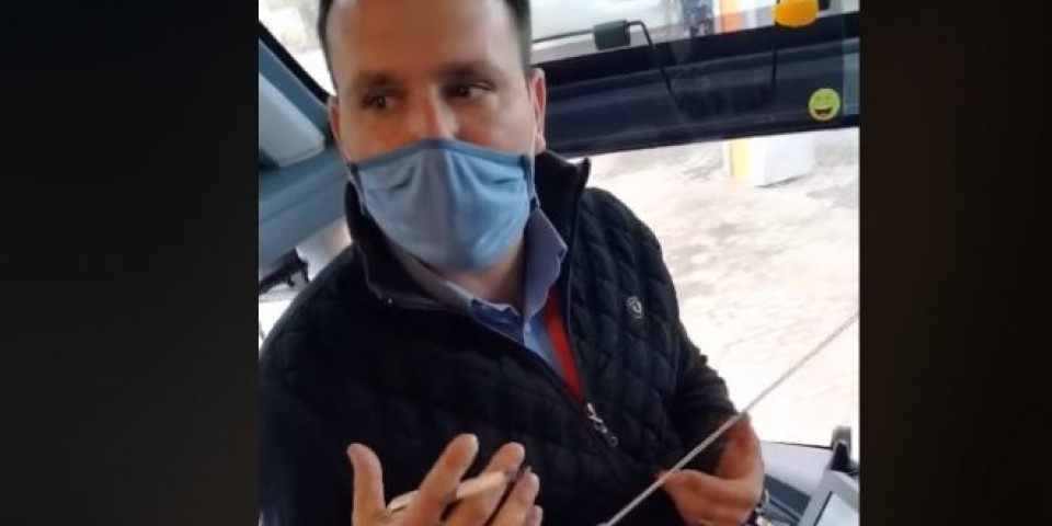 JA MASKU NE NOSIM OD POČETKA, MOLIM VAS, ZVAĆU POLICIJU! Žestoka svađa u autobusu zbog kršenja mera, SRBIJA SE ZATVARA, a njih dve NE POMIŠLJAJU DA STAVE MASKU!