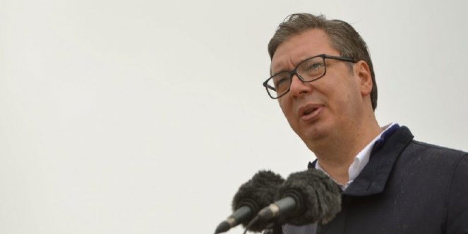 NIKO NEĆE SMETI DA PLJAČKA SRBIJU ONAKO KAKO SU JE ONI PLJAČKALI! Vučić: Nebojša, kog su do juče zvali Slina, postao im je najbolji na svetu jer se nadaju da bi mogao da uradi nešto protiv mene! Foto/Video