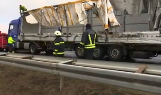 OVDE SE JUTROS DOGODILA TRAGEDIJA U KOJOJ SU STRADALA ČETIRI MIGRANTA! U Hrvatskoj se prevrnuo kamion iz Srbije! /UZNEMIRUJUĆI VIDEO/