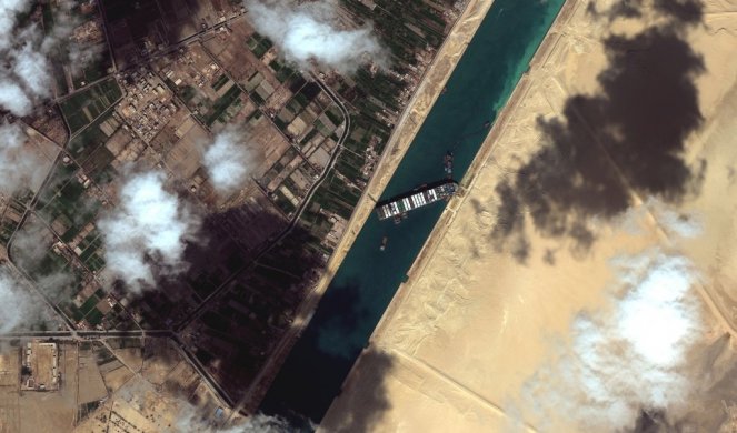 ZAMALO! Brod koji blokira Suecki kanal pomerio krmu i kormilo, ali onda se desilo OVO! (VIDEO)