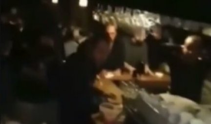POLICIJA, RUKE GORE! PALI SVETLO! Interventna jedinica RAZBILA VRATA NA KAFIĆU, rasturena još jedna korona žurka u Beogradu! Video