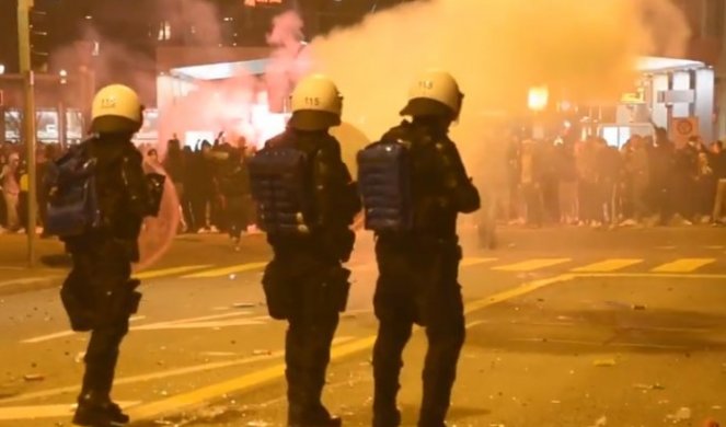 NEREDI U ŠVAJCARSKOJ, GOREO SEN GALEN! Policija gumenim mecima i suzavcem rasterala demonstrante protiv karantina! /VIDEO/