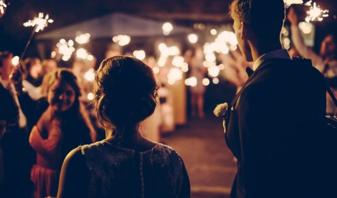 Gosti na svadbi zanemeli od šoka kada su VIDELI DEVERUŠU