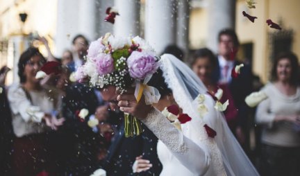 POSLE DVE GODINE PANDEMIJE PAROVI MASOVNO ZAKAZUJU VENČANJA! Termini za svadbe  popunjeni do oktobra