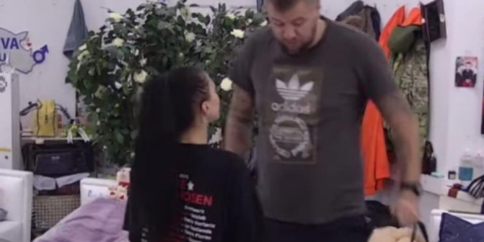 NEMOJ VIŠE DA MI SE OBRAĆAŠ, NAKAZO! Maja se BACILA na Janjuša, a on je ODGURNUO! Pale TEŠKE REČI! /VIDEO/