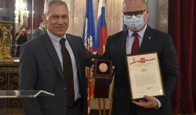 Vesić uručena Medalja sećanja koju dodeljuje predsednik Rusije: Ovo priznanje nije samo za mene lično, već i za sve Beograđane /FOTO/