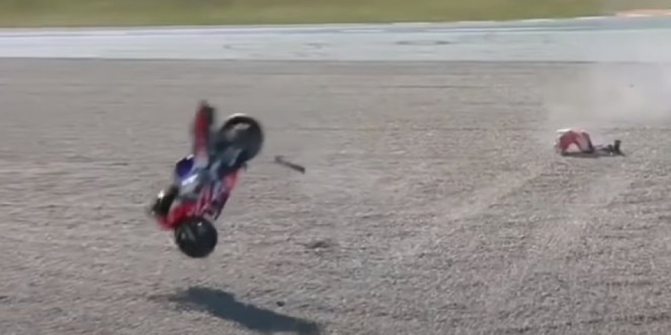 STRAVIČNA NESREĆA  NA TRCI MOTO GP! U petak mu nije valjao motor, sada završio u bolnici! /VIDEO/