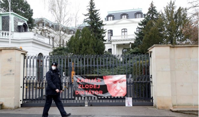 U SKLADU SA DOGOVOROM Češka ambasada u Moskvi otpustiće 79 zaposlenih Rusa!