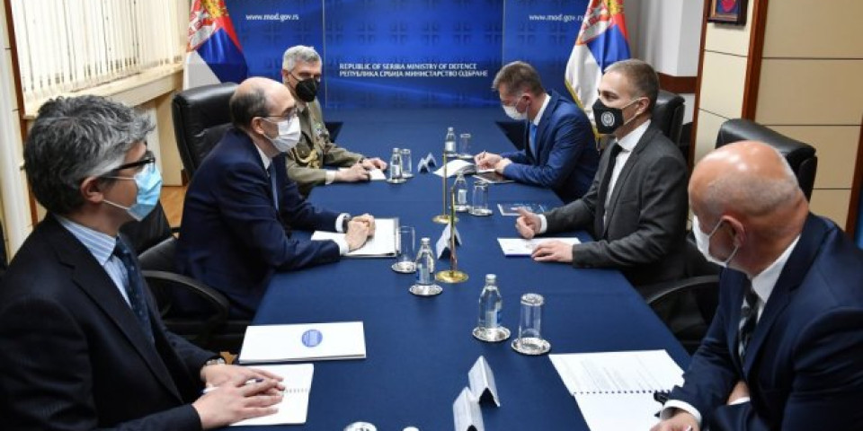Sastanak ministra Stefanovića sa ambasadorom Italije Karlom Lo Kašom /FOTO/
