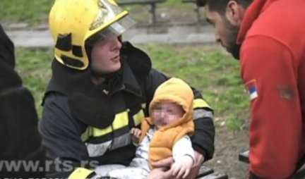 NIJE BILA UPLAŠENA, NIJE PLAKALA, SAMO ME JE GLEDALA! Ovo je vatrogasac heroj koji je spasao bebu iz POŽARA U BEOGRADU!