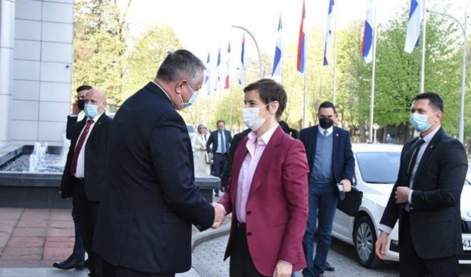 Brnabić i Dačić vodili ozbiljne razgovore za zvaničnicima Republike Srpske, POSLE SASTANAKA PRIDRUŽILI SE VUČIĆU /FOTO/