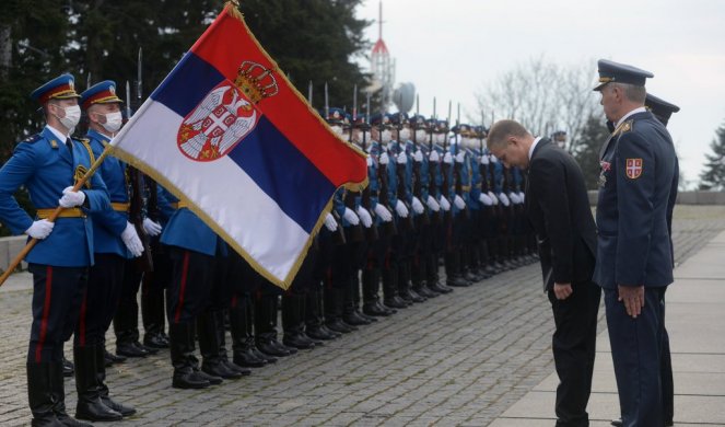 Stefanović čestitao pripadnicima Dan Garde: Negujući tradicije, na najbolji način predstavljate Vojsku Srbije!