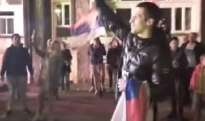 HAOS U CRNOJ GORI! SRPSKE ZASTAVE U PODGORICI I BUDVI! "Veseli se srpski rode" odjekivalo na dočeku sjajnog Petra Liješevića! /VIDEO/