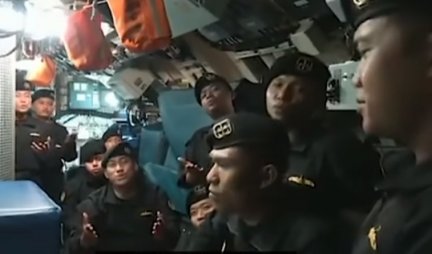 POTRESNO! POSADA PEVA OPROŠTAJNU PESMU! Objavljen snimak iz indonežanske podmornice koja je potonula tokom vežbi /VIDEO/