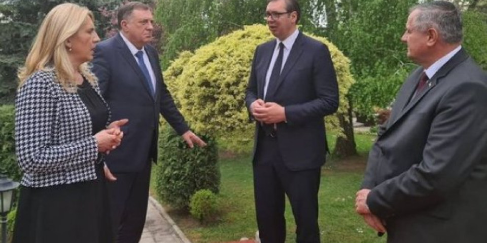 VUČIĆ I DODIK, OČI U OČI! Evo šta kažu za non pejper!