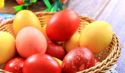 OVE TRIKOVE MORATE DA PROBATE! Evo kako da najlepše ukrasite jaja! (VIDEO)