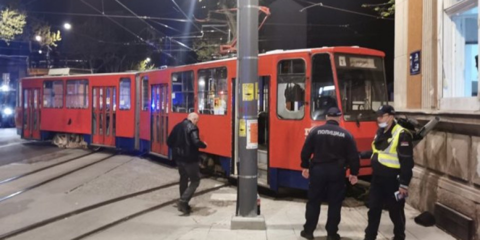 U tramvaju u centru Beograda pronađeno telo žene!