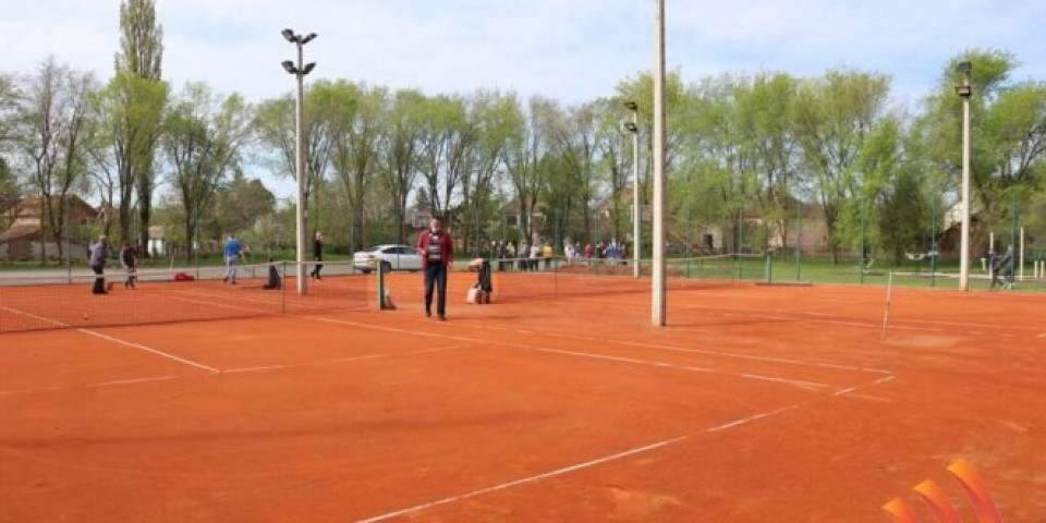 AKCIJA VREDNA PAŽNJE! Obnovljeni teniski tereni u srednjoj školi u Sečnju, direktorka se javno zahvalila