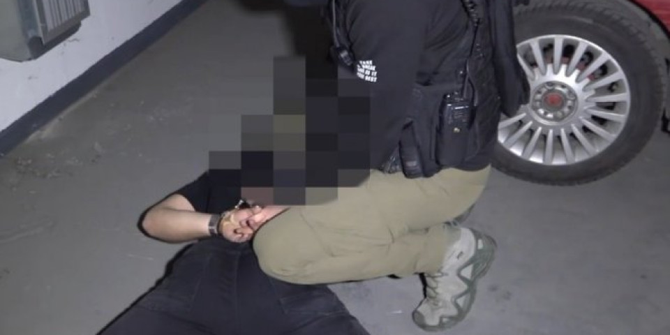 DROGU KRIO I U ŠERPI! Dramatičan snimak hapšenja u podzemnoj garaži u Filmskom gradu, NAĐENO 45 KILOGRAMA MARIHUANE /VIDEO/