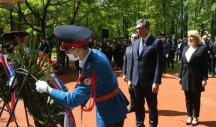 /FOTO/VIDEO/ OVDE NI MRTVI SRBI NISU MOGLI DA BUDU SRBI! Predsednik Vučić u Donjoj Gradini na Danu sećanja na jasenovačke žrtve