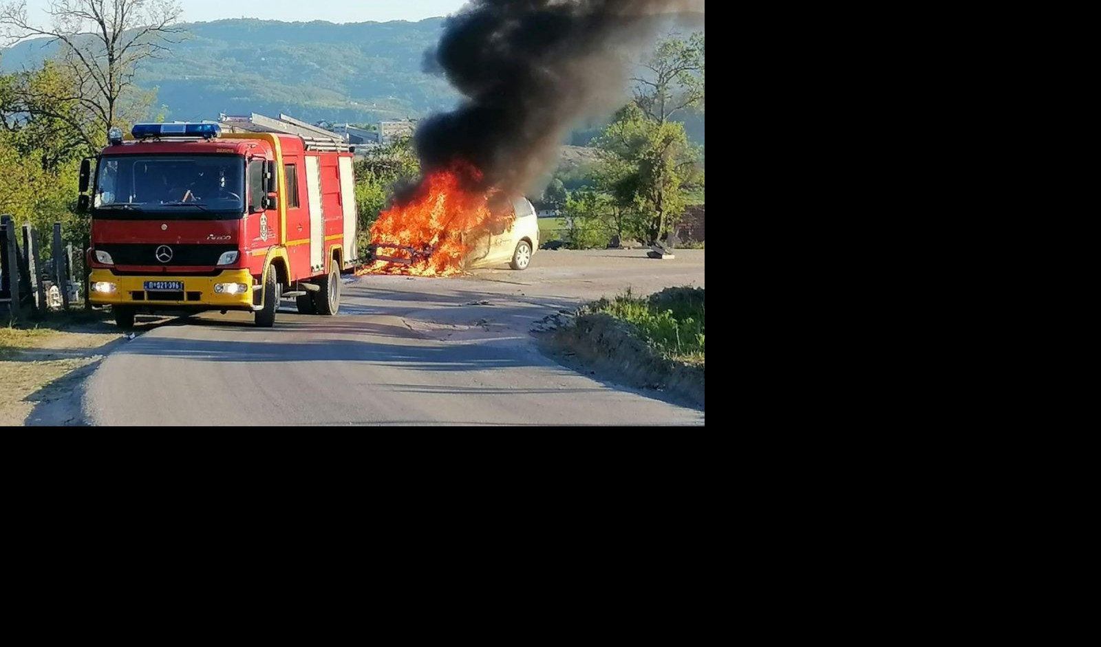 UŽAS NA PUTU KOD VRANIĆA! Vatrogasci gasili automobil koji se zapalio u pokretu, UBRZO OTKRIVEN UZROK POŽARA/FOTO/