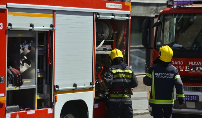 UZBUNA U CENTRU ZA SOCIJALNI RAD! Zbog manjeg požara novosadski vatrogasci intervenisali sa četiri vozila