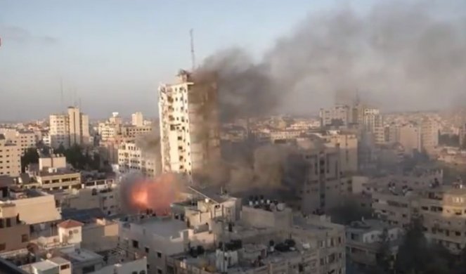 IZRAELSKA AVIJACIJA NEUMOLJIVA! Sravnili sa zemljom još jednu zgradu u centru Gaze! /VIDEO/