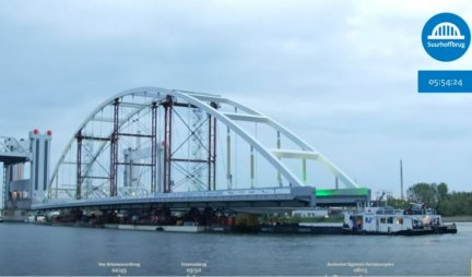 OVO JE TOTALNO LUDILO! Prenos uživo kako Holanđani most dug 200 metara prebacuju s kraja na kraj Roterdama!