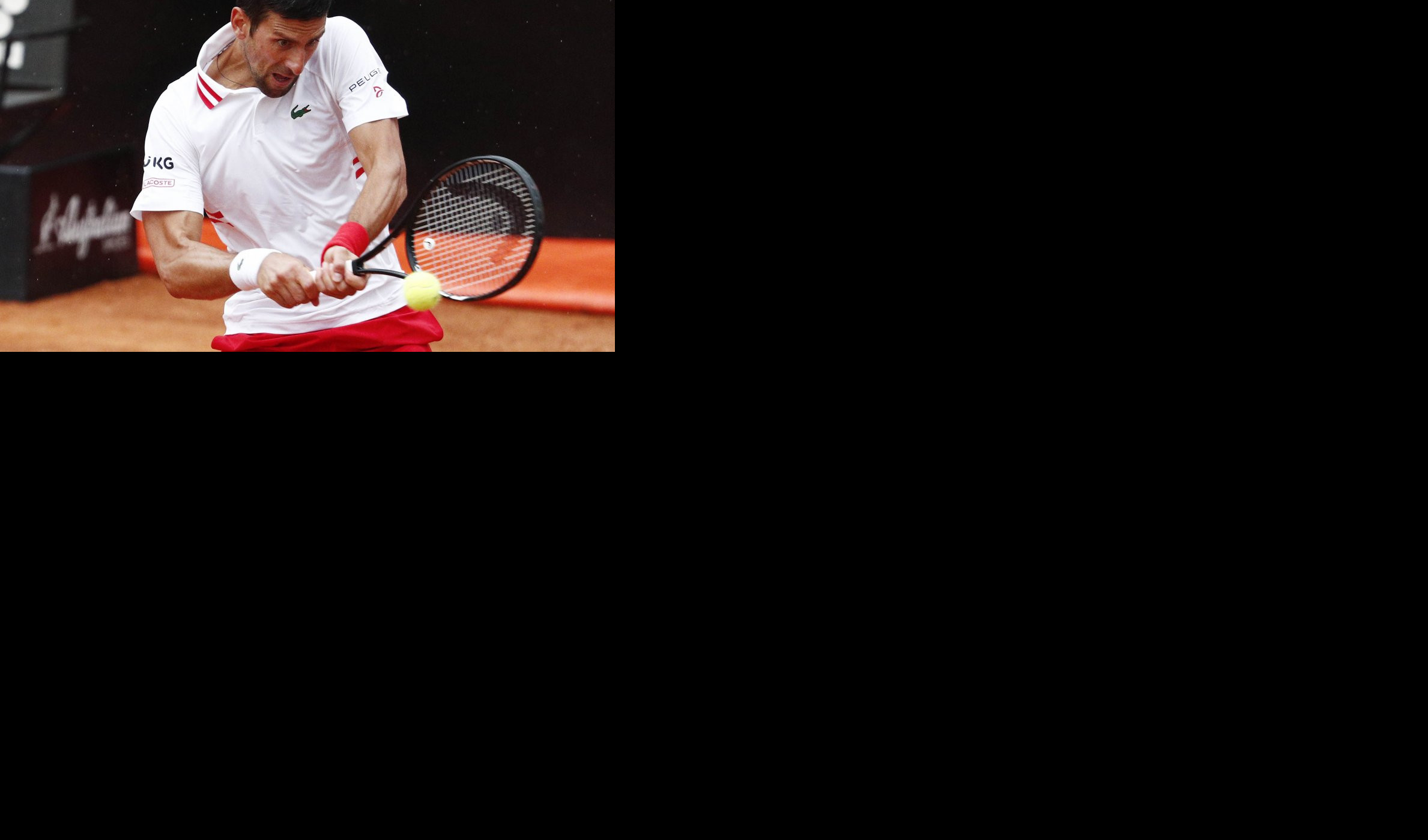 SNIMAK KOJI JE OBIŠAO PLANETU! Novakov navijač sa srpskom zastavom na tribinama u Rimu! /VIDEO/