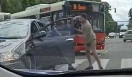 ŽESTOKA TUČA NASRED ULICE! Nesporazum u vožnji na Novom Beogradu ovi vozači su rešili pesnicama/VIDEO/