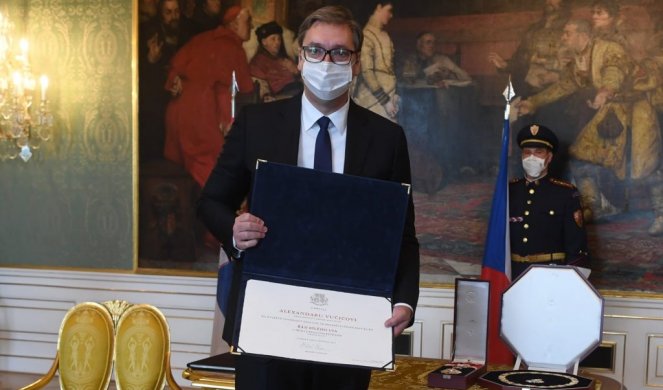HUAN KARLOS PRVI, ŽAK ŠIRAK I DANAS VUČIĆ! Predsednik Srbije dobio Orden belog lava u Češkoj! /FOTO/