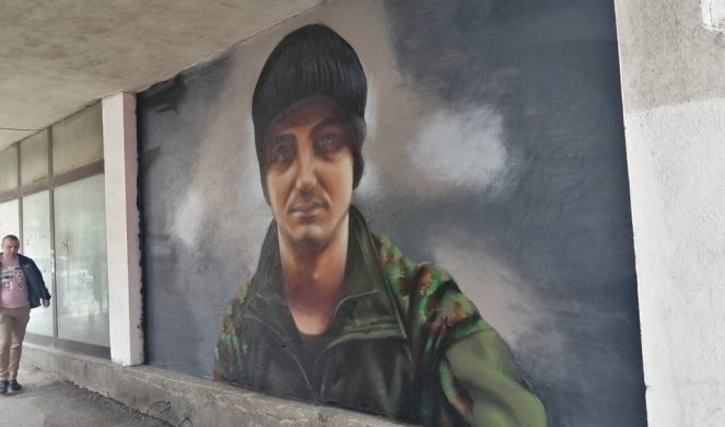 OGNJENU U ČAST I SEĆANJE! U Vranju osvanuli grafiti i mural sa likom tragično stradalog vojnog padobranca/FOTO/