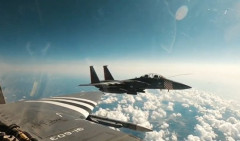 SLETANJE KRENULO PO ZLU! Američki piloti F-15 se KATAPULTIRALI, obojica zadobili povrede! /VIDEO/