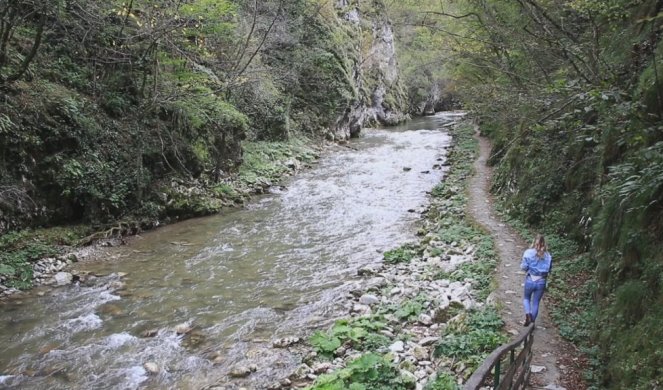 Ivanjičanin doveo nepokretnu ženu do obale reke, nakon 15 dana je PROHODALA! Izuzetno termalno bogatstvo kod Arilja, mnogi dolaze u banju staru 800 godina! Foto