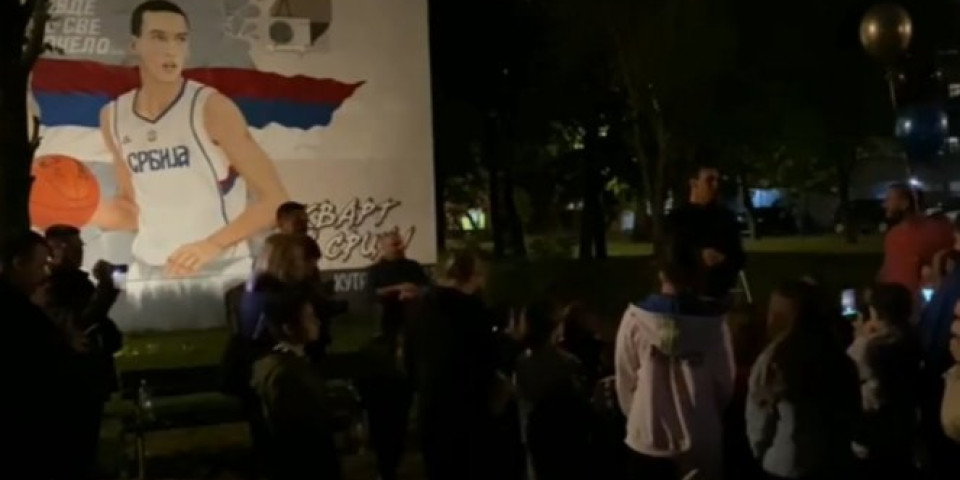 POKUŠEVSKI U NEVERICI! Ovo nikada neće zaboraviti, mural, baklje, pesma... /VIDEO/