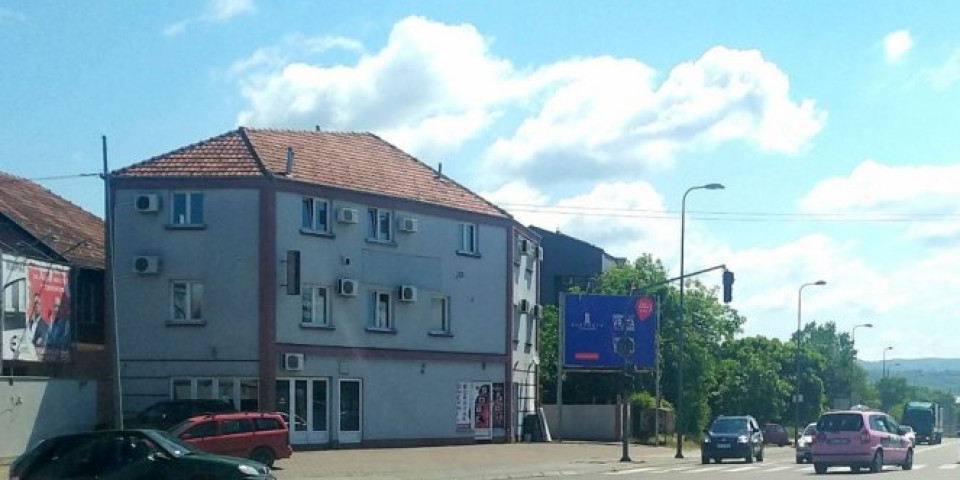 AUTOM MU PREPREČILI PUT, UBOLI GA U VRAT I NOGU! Na ovom mestu su pokušali da ubiju Malog Kiću,  POLICIJA U POTRA ZI ZA NAPADAČIMA