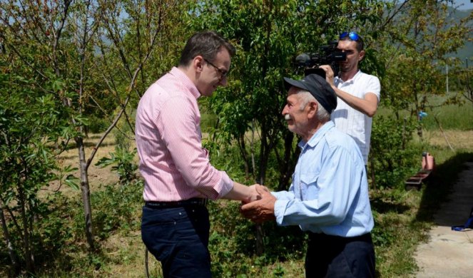 Petković u domu Pumpalovića iz Dubrave na KiM: Radoje spava sa sekirom kraj kreveta iz straha da će ga ponovo napasti! /foto/