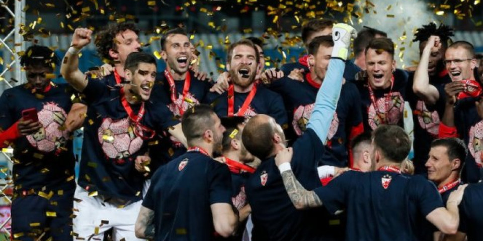 ZVEZDA SPREMA IZNENAĐENJE ZA NAVIJAČE! Iznosi pehare Superlige i Kupa Srbije, a crveno-beli će prikazati i trofej koji dosad NIJE VIDEO!
