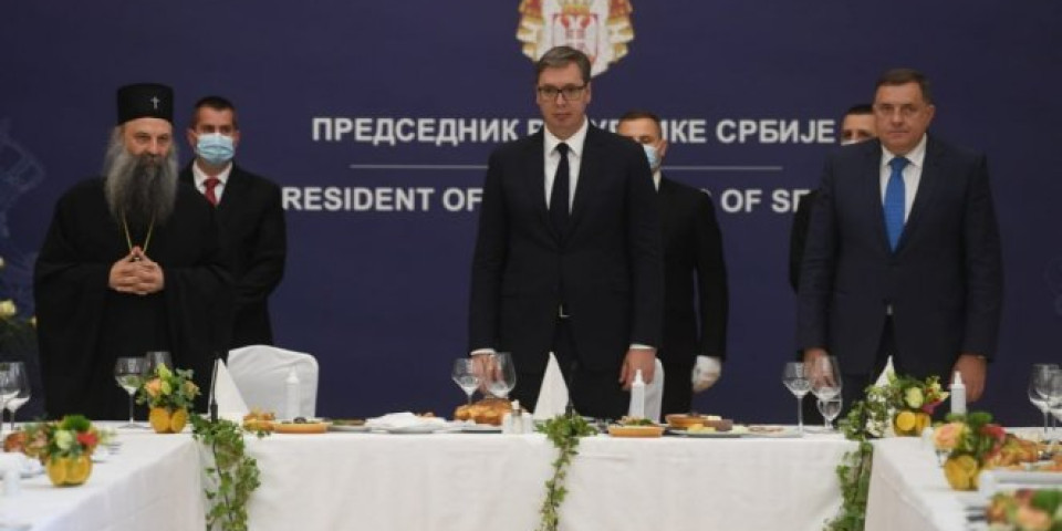 VUČIĆ SA PATRIJARHOM PORFIRIJEM O KiM: UKAZAO SAM NA BROJNE OPASNOSTI, NEMA SUMNJE DA ĆE BITI PRITISAKA NA SRBIJU!