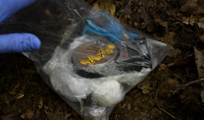 U ŠUMI ULOVILI HEROIN! Valjevska policija uhapsila dilera, ispod lišća krio heroin i tablete amfetamina