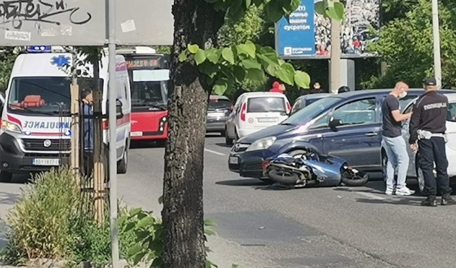 SKUTER SE ZAKUCAO U AUTOMOBIL! Usled saobraćajne nesreće kod Bogoslovije, tradicionalna gužva POSTALA JOŠ VEĆA/FOTO/