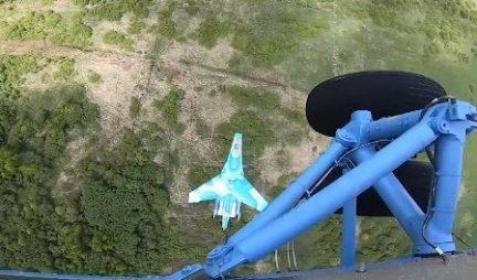 NESTVARAN PRIZOR IZNAD SANKT PETERBURGA! Ruski vojni MI-26 nosio "KRAVU"! /VIDEO/