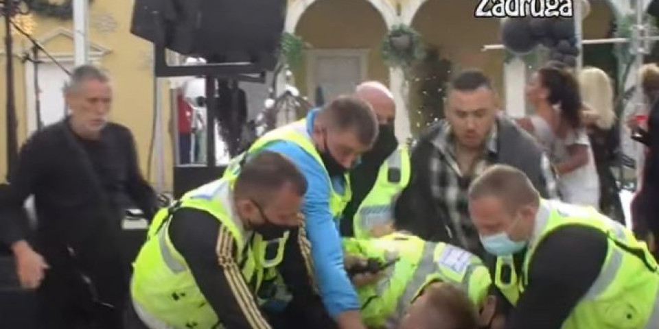 OBEZBEĐENJE GA OBORILO NA POD - TUČA U ZADRUZI! Udarac u GLAVU - neviđeni HAOS U RIJALITIJU! /FOTO/