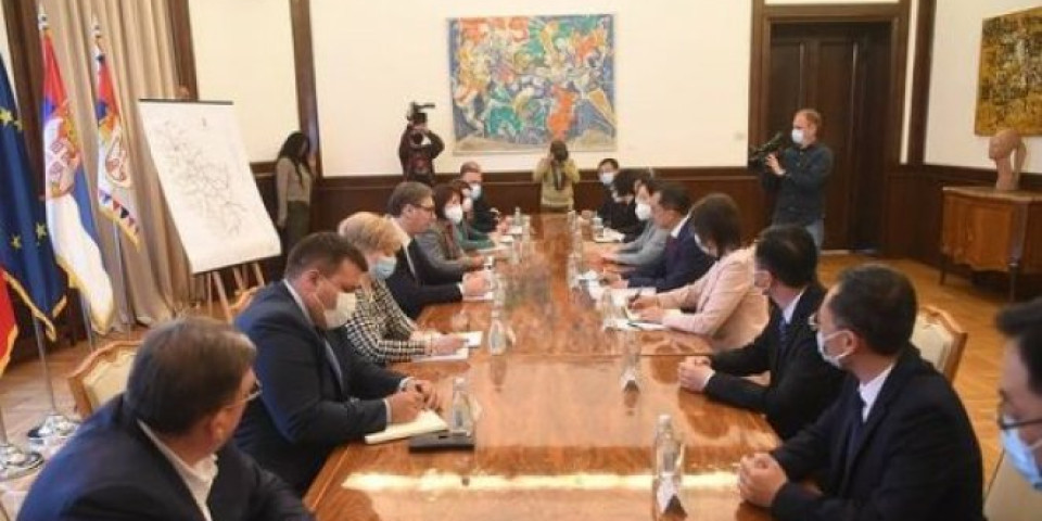 NASTAVLJA SE DOBRA SARADNJA! Vučić se sastao sa delegacijom kompanije Šangdong i ambasadorkom Kine Čen Bo